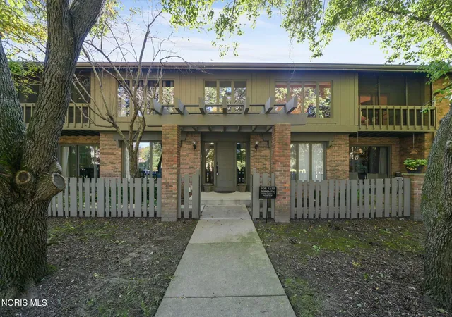 Listing Photo 3 - Condo for sale in building located at 29666 E River Rd, Perrysburg, OH 43551