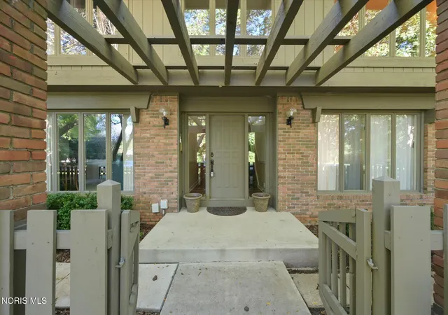 Listing Photo 5 - Condo for sale in building located at 29666 E River Rd, Perrysburg, OH 43551