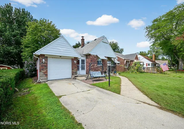 Photo 2 of Single family home for sale at 426 S Berlin Ave, Oregon, OH 43616 | MLS# 10013933 | Listing updated on 2026-10-28