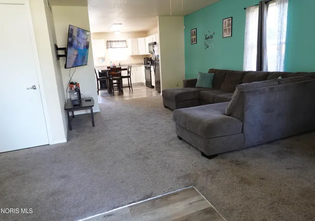 Photo 2 of Sale Pending at 2027 Ketner Ave, Toledo, OH 43613 | MLS# 10013972 | Listing updated on 2026-10-28