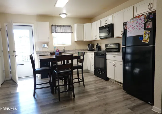 Photo 3 of Sale Pending at 2027 Ketner Ave, Toledo, OH 43613 | MLS# 10013972 | Listing updated on 2026-10-28