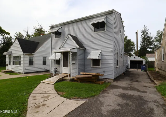 Photo 2 of Single family home for sale at 5827 Gany Mede Dr, Toledo, OH 43623 | MLS# 10014473 | Listing updated on 2026-10-26