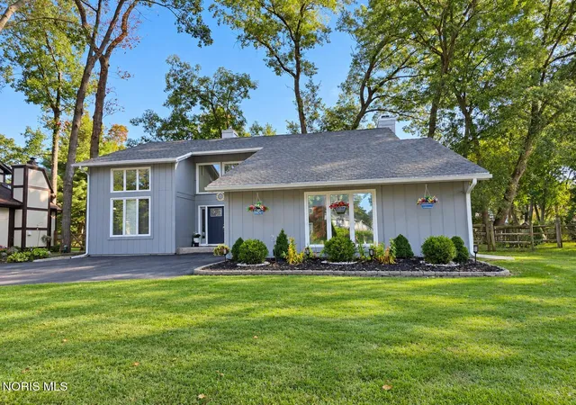 Photo 2 of Sale Pending at 2344 Cheshire Woods Rd, Toledo, OH 43617 | MLS# 10013964 | Listing updated on 2026-10-17