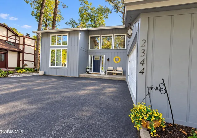 Photo 3 of Sale Pending at 2344 Cheshire Woods Rd, Toledo, OH 43617 | MLS# 10013964 | Listing updated on 2026-10-17