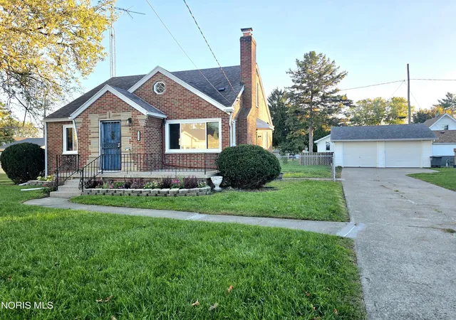 Photo 2 of Single family home for sale at 5409 Patriot Dr, Toledo, OH 43611 | MLS# 10014944 | Listing updated on 2026-10-25