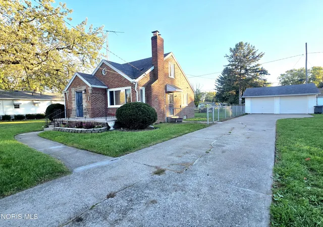 Photo 3 of Single family home for sale at 5409 Patriot Dr, Toledo, OH 43611 | MLS# 10014944 | Listing updated on 2026-10-25