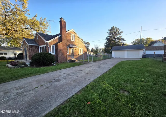 Photo 3 of Single family home for sale at 5409 Patriot Dr, Toledo, OH 43611 | MLS# 10014944 | Listing updated on 2026-10-25