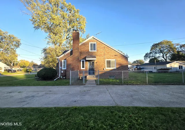 Photo 4 of Single family home for sale at 5409 Patriot Dr, Toledo, OH 43611 | MLS# 10014944 | Listing updated on 2026-10-25