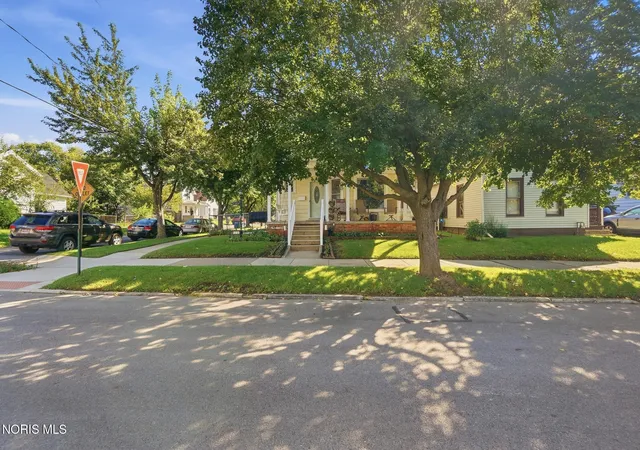 Photo 2 of Single family home for sale at 1303 Dawson St, Toledo, OH 43605 | MLS# 10014048 | Listing updated on 2026-10-27