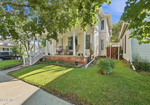 Photo 3 of Single family home for sale at 1303 Dawson St, Toledo, OH 43605 | MLS# 10014048 | Listing updated on 2026-10-27
