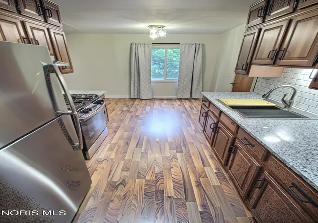 Photo 3 of Single family home for sale at 4723 Oak Glen Dr, Toledo, OH 43613 | MLS# 10013978 | Listing updated on 2026-10-16