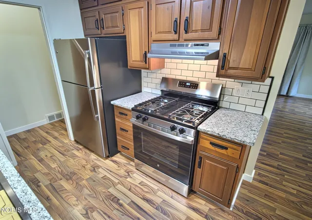 Photo 4 of Single family home for sale at 4723 Oak Glen Dr, Toledo, OH 43613 | MLS# 10013978 | Listing updated on 2026-10-16