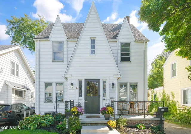 Photo 2 of Single family home for sale at 1367 Glenview Rd, Toledo, OH 43614 | MLS# 10013983 | Listing updated on 2026-10-28