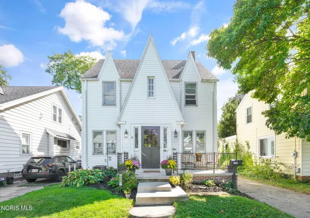 Photo 3 of Single family home for sale at 1367 Glenview Rd, Toledo, OH 43614 | MLS# 10013983 | Listing updated on 2026-10-28