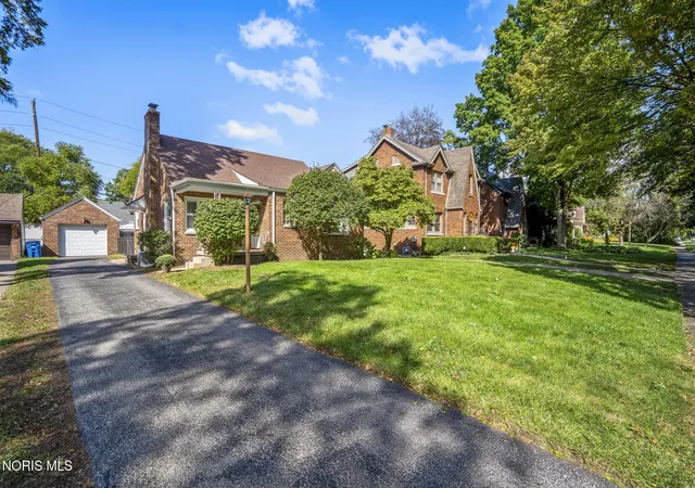 Photo 2 of Single family home for sale at 3003 Goddard Rd, Toledo, OH 43606 | MLS# 10014002 | Listing updated on 2026-10-24