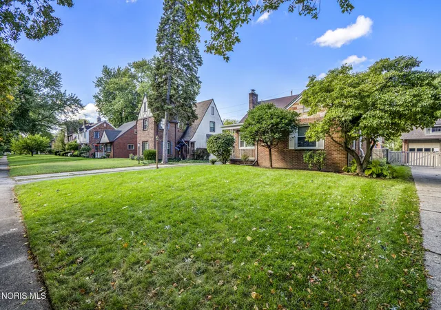Photo 3 of Single family home for sale at 3003 Goddard Rd, Toledo, OH 43606 | MLS# 10014002 | Listing updated on 2026-10-24