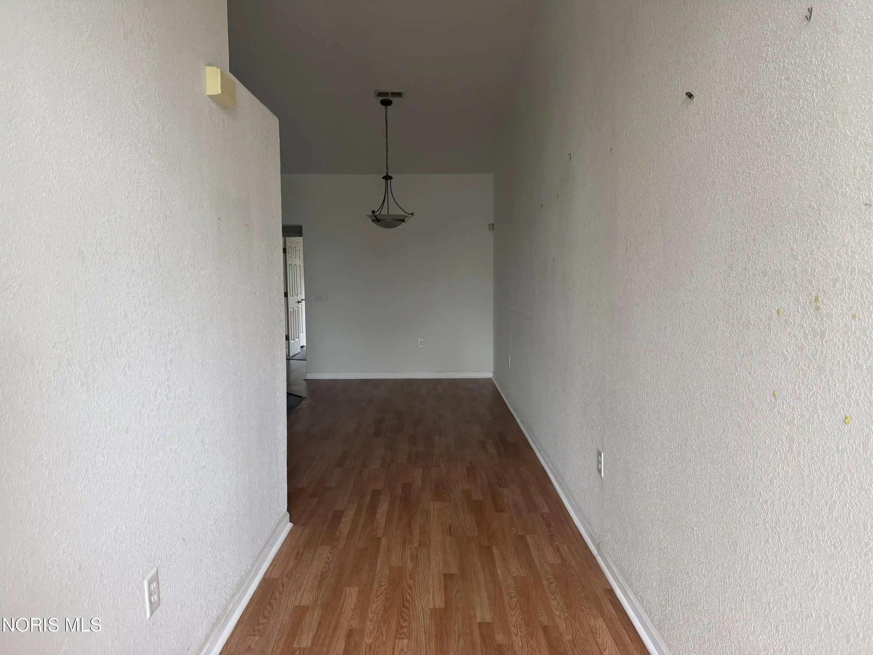 Listing Photo 2 - Condo for sale in 908 Hilltop Ln located at 908 Hilltop Ln, Toledo, OH 43615 - Unit 908 Hilltop Ln
