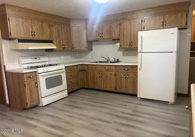 Photo 2 of Single family home for sale at 913 Maplehurst Ave, Montpelier, OH 43543 | MLS# 10014139 | Listing updated on 2026-10-22