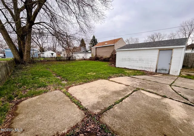 Photo 3 of Single family home for sale at 859 National Ave, Toledo, OH 43609 | MLS# 10013986 | Listing updated on 2026-10-16