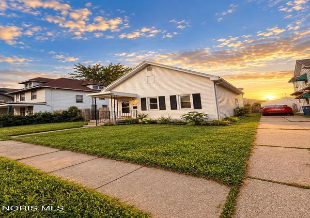 Photo 2 of Single family home for sale at 611 Oswald St, Toledo, OH 43605 | MLS# 10014016 | Listing updated on 2026-09-29