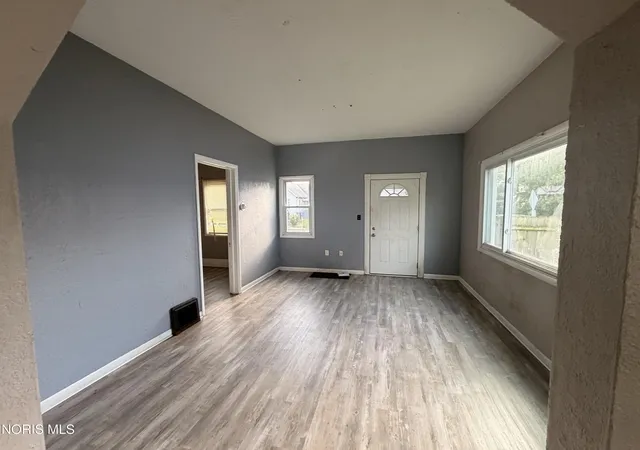 Photo 3 of Single family home for sale at 611 Oswald St, Toledo, OH 43605 | MLS# 10014016 | Listing updated on 2026-09-29