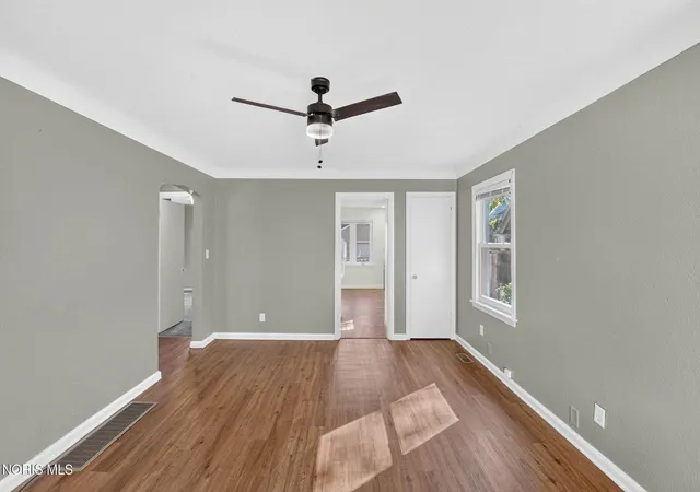 Photo 3 of Single family home for sale at 4550 Willys Pkwy, Toledo, OH 43612 | MLS# 10014085 | Listing updated on 2026-10-02