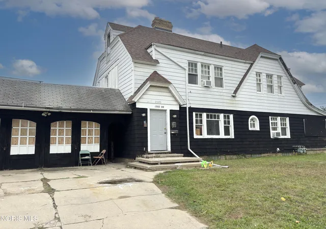 Photo 3 of Multi family home for sale at 2020 Fernwood Ave, Toledo, OH 43607 | MLS# 10013999 | Listing updated on 2026-10-23