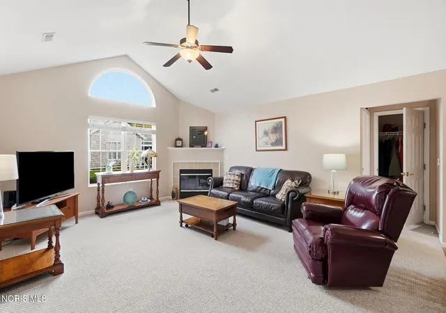 Listing Photo 4 - Condo for sale in building located at 2279 Whispering Pines Dr, Toledo, OH 43615