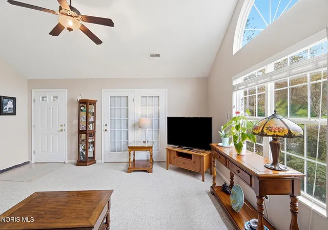 Listing Photo 5 - Condo for sale in building located at 2279 Whispering Pines Dr, Toledo, OH 43615