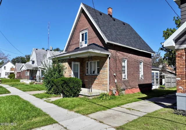 Photo 2 of Single family home for sale at 2350 Nebraska Ave, Toledo, OH 43607 | MLS# 10014013 | Listing updated on 2026-10-22