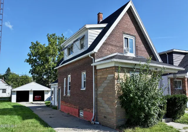 Photo 3 of Single family home for sale at 2350 Nebraska Ave, Toledo, OH 43607 | MLS# 10014013 | Listing updated on 2026-10-22