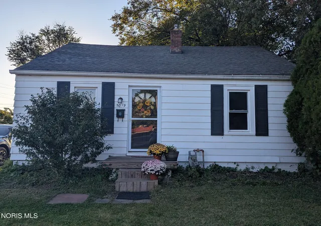 Photo 2 of Single family home for sale at 5019 Selma St, Toledo, OH 43613 | MLS# 10014017 | Listing updated on 2026-10-26