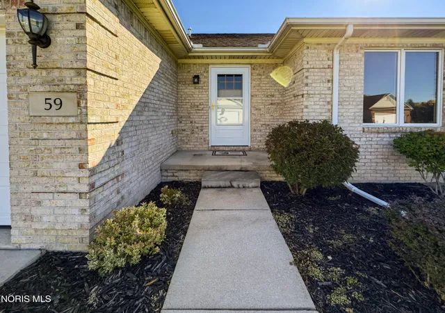 Listing Photo 2 - Condo for sale in building located at 59 Aynsley Lndg, Bowling Green, OH 43402
