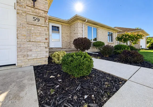 Listing Photo 4 - Condo for sale in building located at 59 Aynsley Lndg, Bowling Green, OH 43402