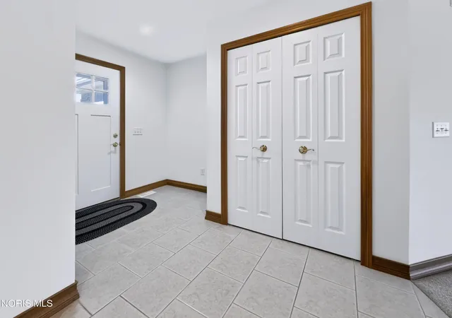 Listing Photo 5 - Condo for sale in building located at 59 Aynsley Lndg, Bowling Green, OH 43402