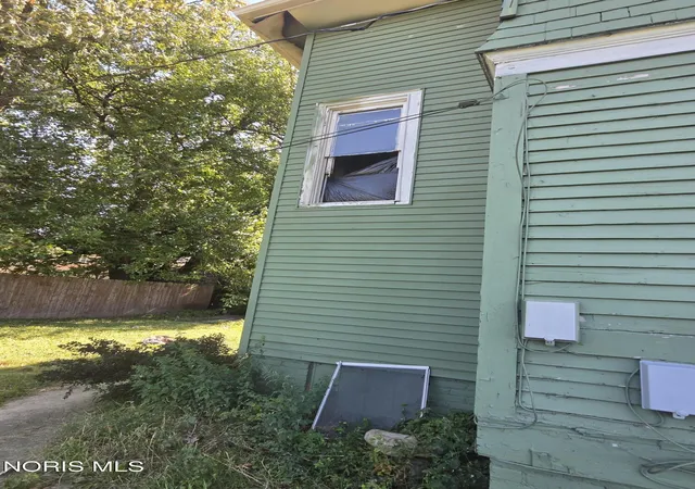 Photo 2 of Multi family home for sale at 2154 Maplewood Ave, Toledo, OH 43620 | MLS# 10014104 | Listing updated on 2026-10-08
