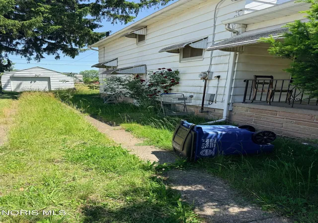Photo 2 of Single family home for sale at 726 Waverly Ave, Toledo, OH 43607 | MLS# 10014122 | Listing updated on 2026-09-30