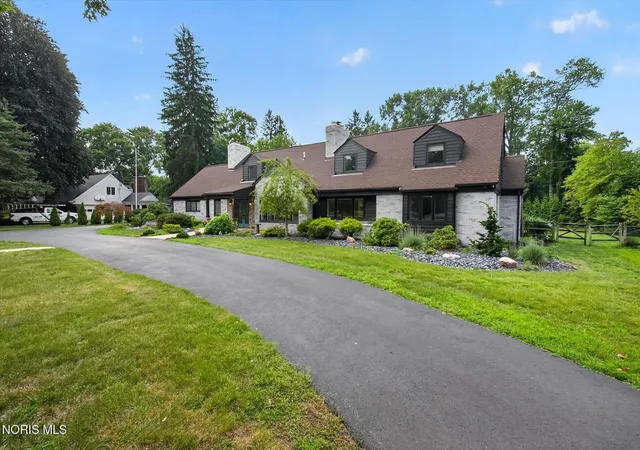 Photo 3 of Single family home for sale at 4545 Indian Rd, Ottawa Hills, OH 43615 | MLS# 10014155 | Listing updated on 2026-10-26