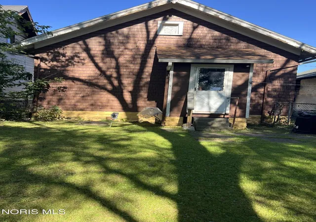 Photo 2 of Sale Pending at 651 Curtis St, Toledo, OH 43609 | MLS# 10014065 | Listing updated on 2026-10-14