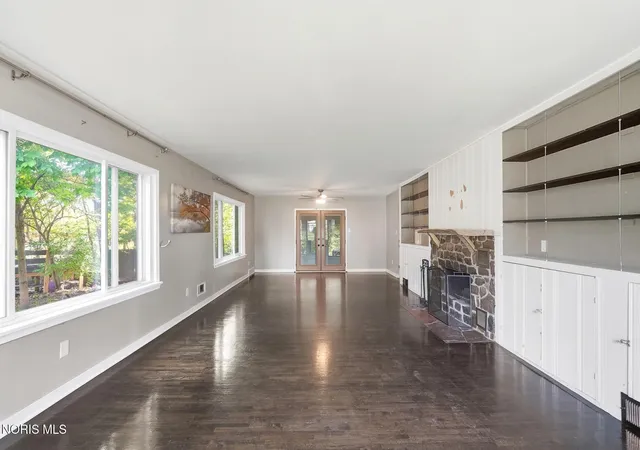 Photo 3 of Single family home for sale at 2023 Riverview Ct, Toledo, OH 43614 | MLS# 10014066 | Listing updated on 2026-10-16
