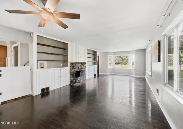 Photo 4 of Single family home for sale at 2023 Riverview Ct, Toledo, OH 43614 | MLS# 10014066 | Listing updated on 2026-10-16