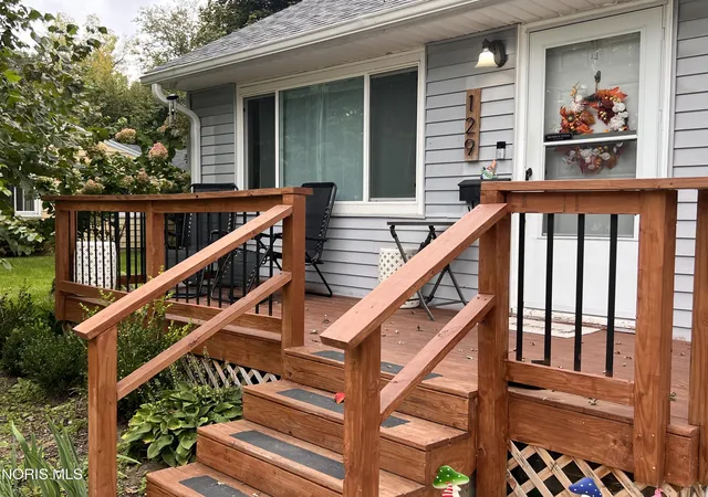Photo 2 of Single family home for sale at 129 Melody Ln, Toledo, OH 43615 | MLS# 10014115 | Listing updated on 2026-10-01