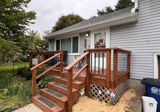 Photo 3 of Single family home for sale at 129 Melody Ln, Toledo, OH 43615 | MLS# 10014115 | Listing updated on 2026-10-01
