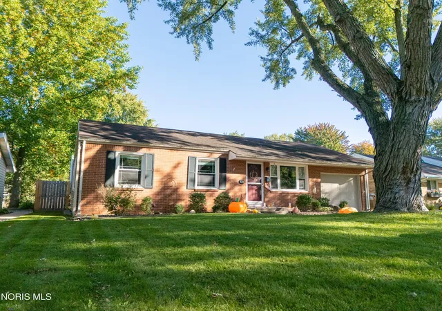 Photo 3 of Single family home for sale at 828 Cherry Ln, Waterville, OH 43566 | MLS# 10014092 | Listing updated on 2026-10-13
