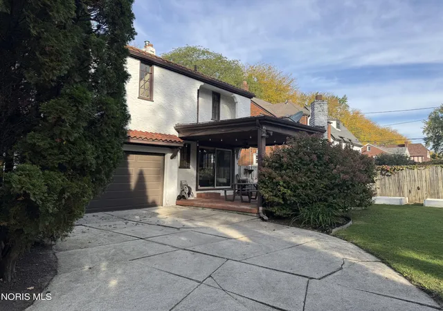 Photo 8 of Single family home for sale at 2304 Drummond Rd, Toledo, OH 43606 | MLS# 10014221 | Listing updated on 2026-10-14