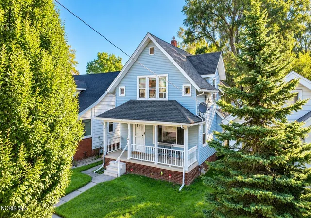 Photo 2 of Single family home for sale at 823 Toronto Ave, Toledo, OH 43609 | MLS# 10014084 | Listing updated on 2026-09-30