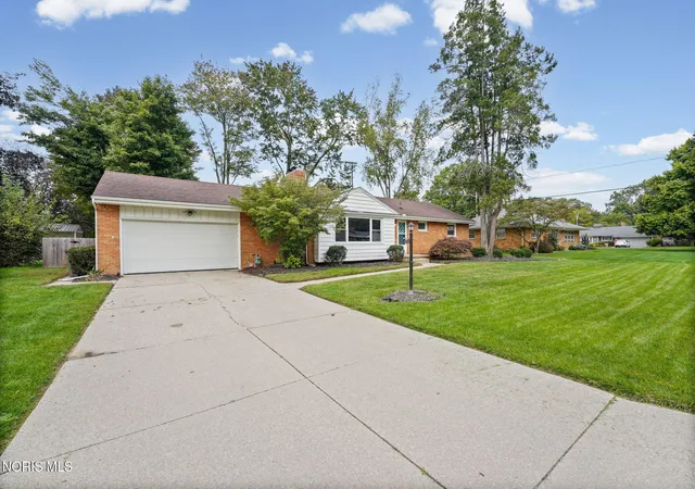 Photo 2 of Single family home for sale at 3733 Cherry Wood Ln, Toledo, OH 43615 | MLS# 10014213 | Listing updated on 2026-10-20