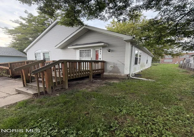 Photo 2 of Single family home for sale at 911 N Ontario St, Toledo, OH 43604 | MLS# 10014238 | Listing updated on 2026-10-24