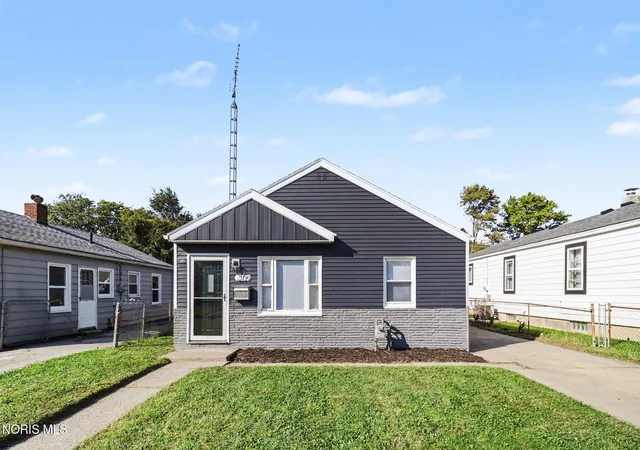 Photo 2 of Sale Pending at 209 Willamont Rd, Toledo, OH 43612 | MLS# 10014107 | Listing updated on 2026-10-21