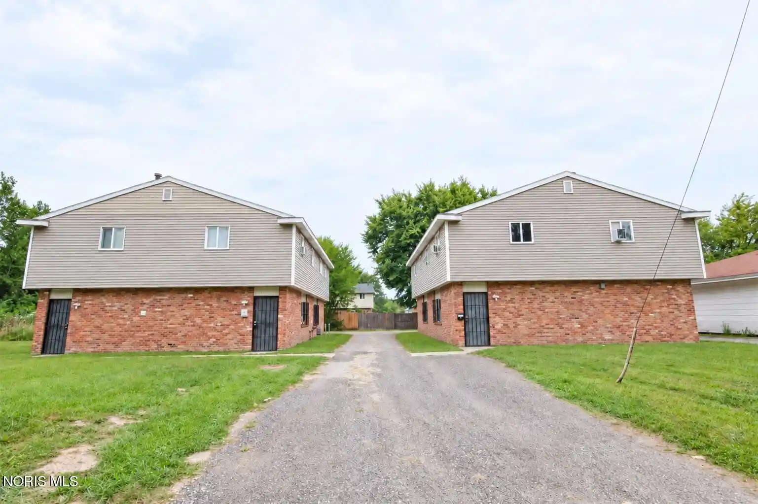 Listing Photo 2 - Condo for sale in 2215 Hickory St located at 2215 Hickory St, Toledo, OH 43605 - Unit 2215 Hickory St